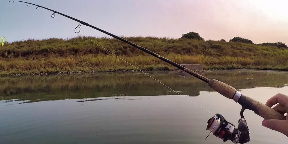Man showing the Sienna reel and rod